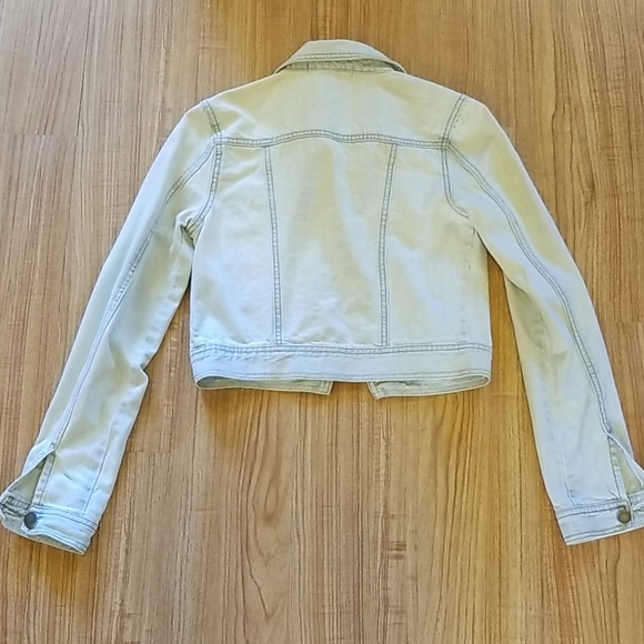 Light Blue Cropped Denim Jacket - Picture 2 of 3